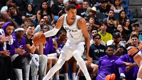 季前赛-文班22+7 榜眼哈珀9分3助 贝利20+7 马刺加时力克爵士