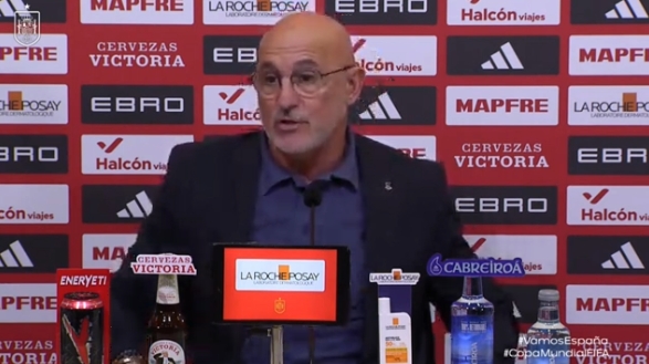 没照顾好球员？西班牙主帅：弗里克也带过国家队，很惊讶他这么说