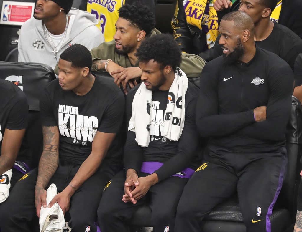 夸梅：媒体总说布朗尼只是2轮秀 反正湖人会找替罪羊像斯玛特艾顿